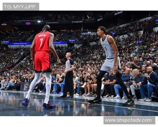 媒体人：文班投篮像大码杜兰特 视觉冲击力拉满纯超模怪