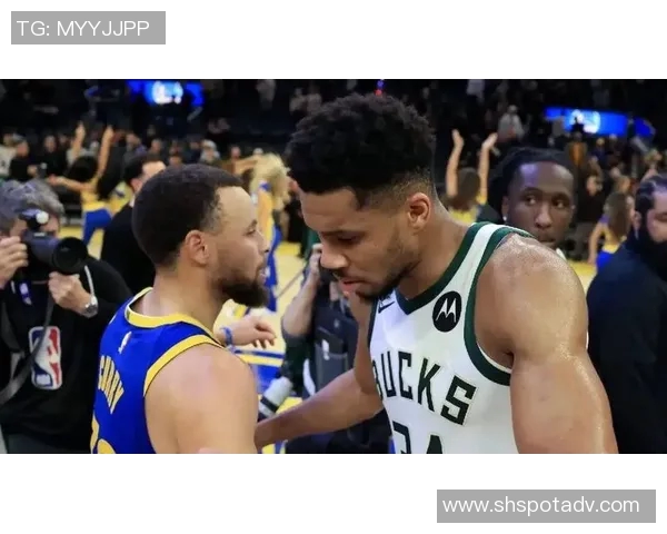 重建在即！美媒：勇士、雄鹿进行8换2交易出炉，库里、字母哥将合体